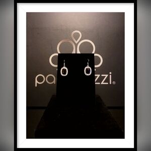 Paparazzi Jewelry The Modern Monroe Earrings.